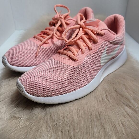 Nike Tanjun Rose White AR1903-800 Womens Shoes Size 7 - Picture 1 of 9